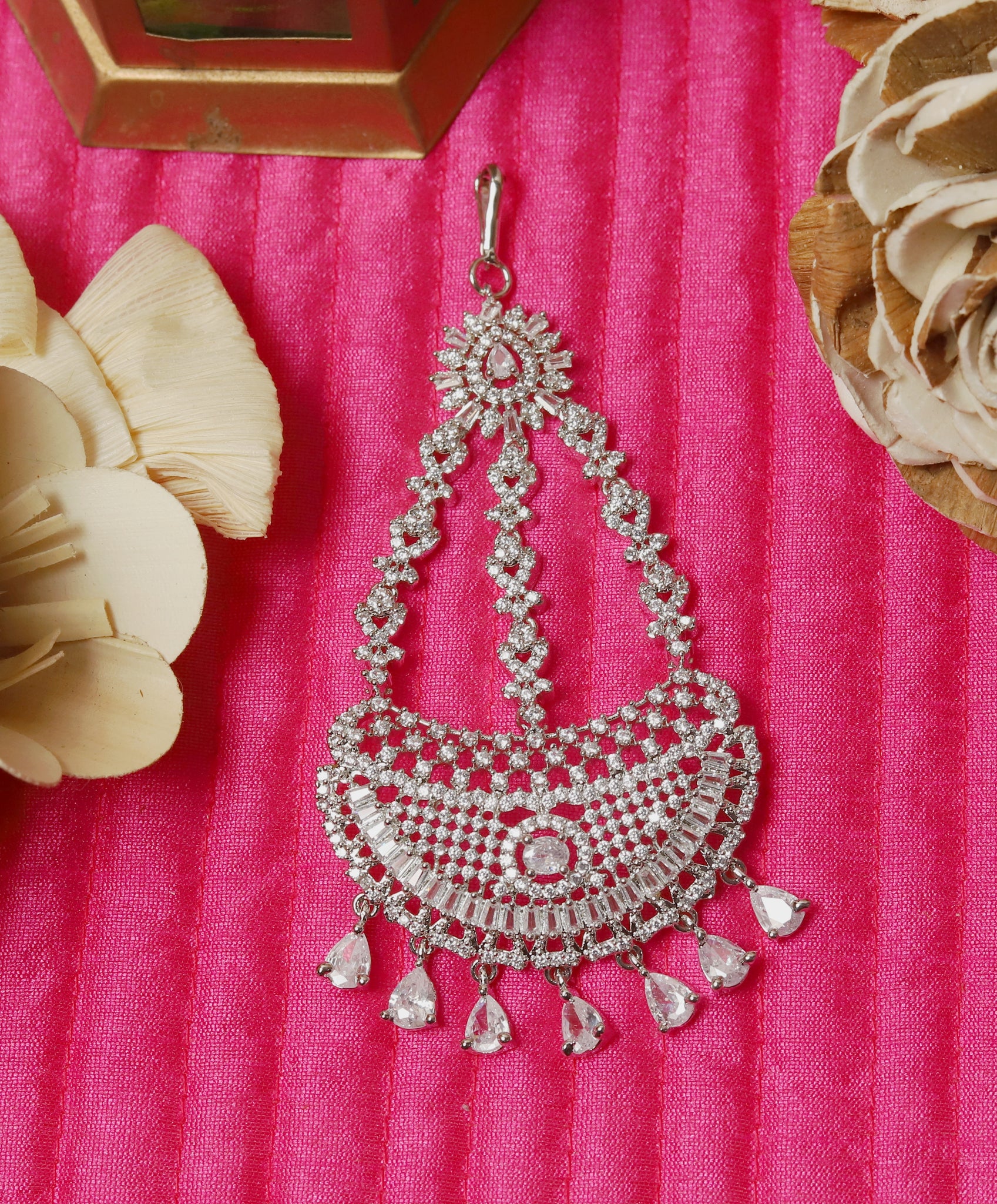 White Zubeida Zirconia Passa